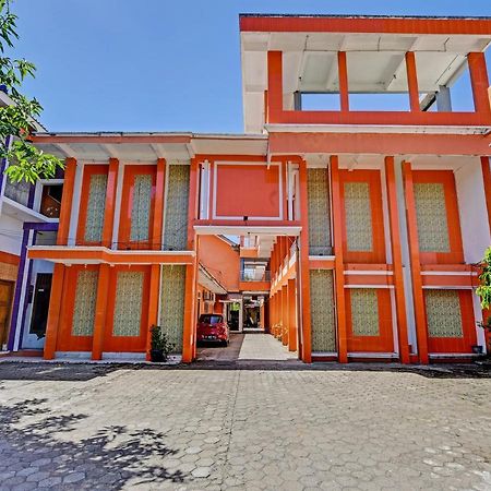 Collection O 91489 Hotel Tanjung Permata Cilacap Exterior photo